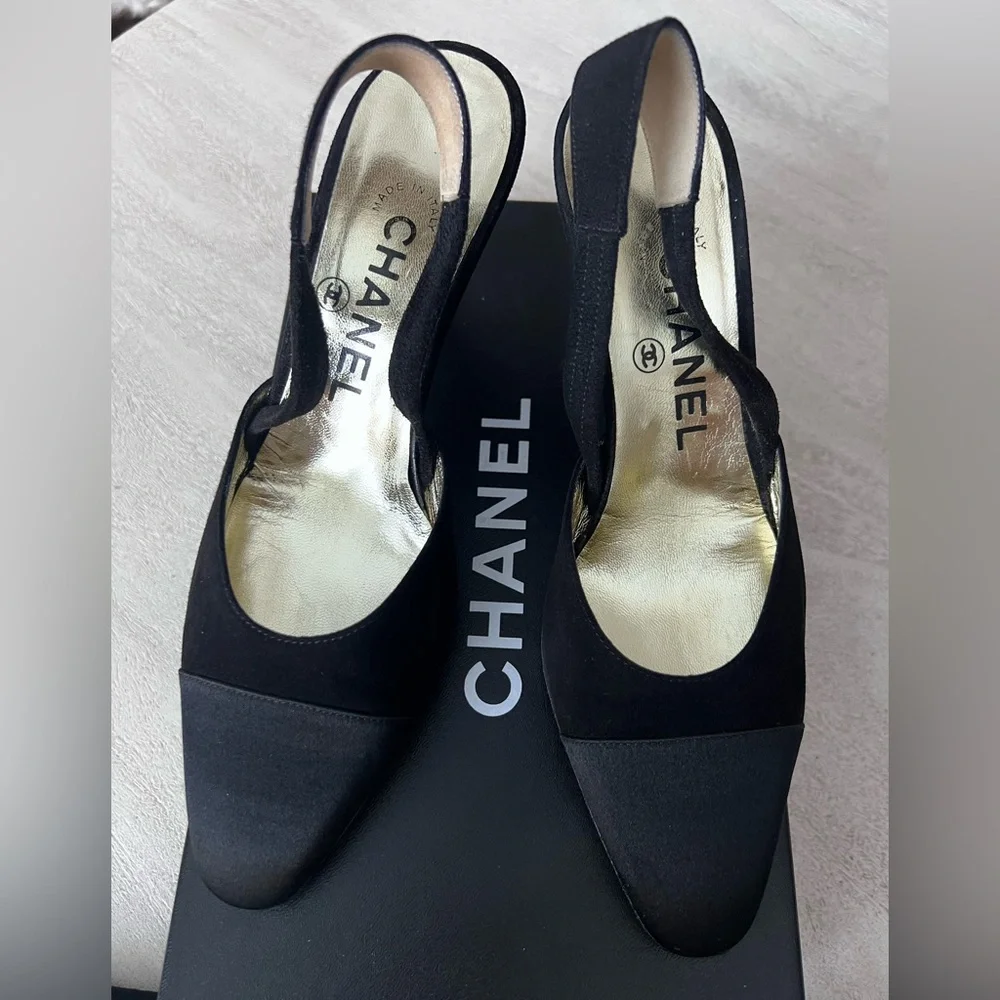 CHANEL Vintage Black Suede‎ & Satin Cap Toe Slingback Pumps – Size 36